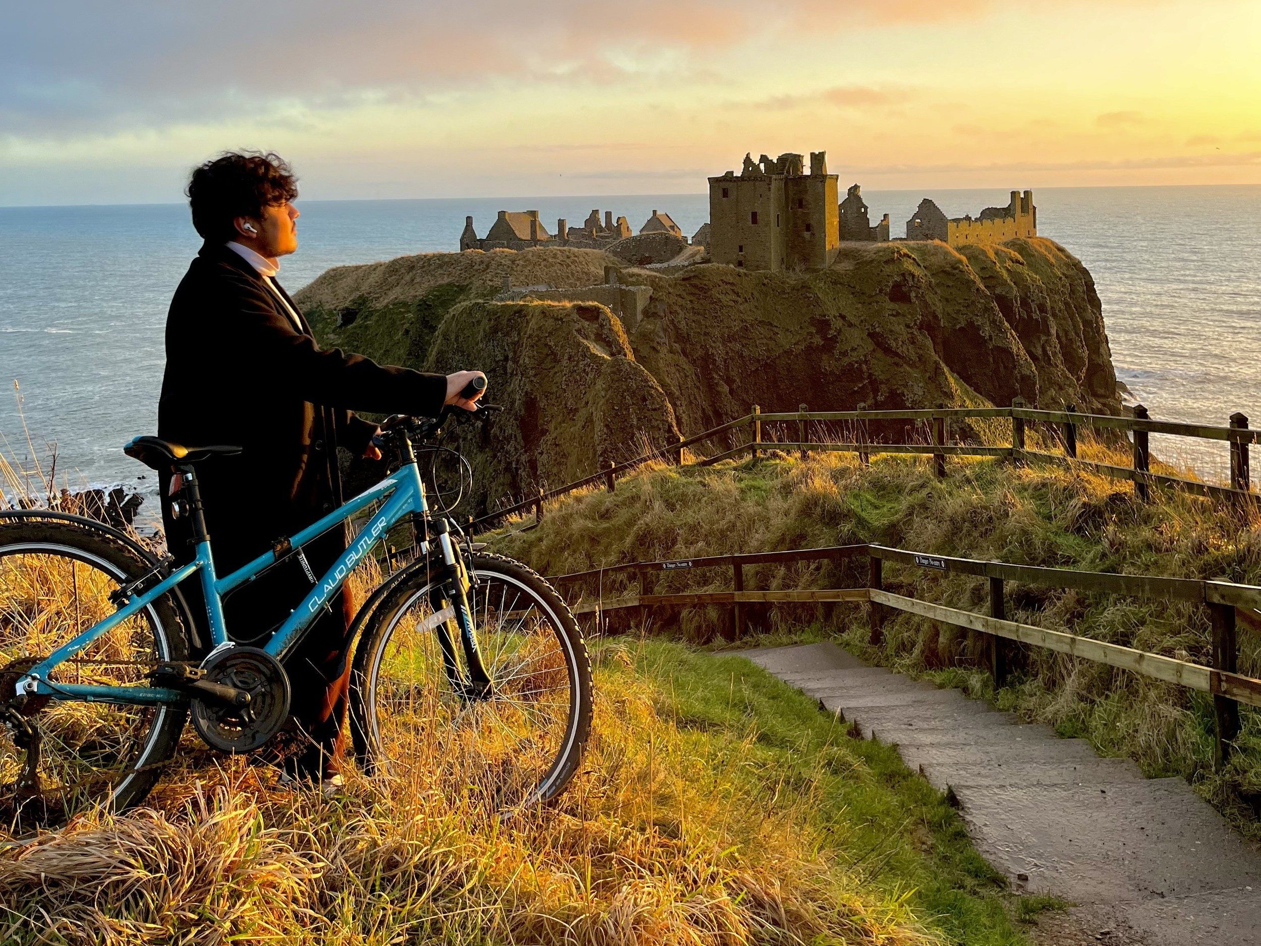 Pratik Shrestha ’26 visits Dunnottar Castle, located in Stonehaven, Scotland.