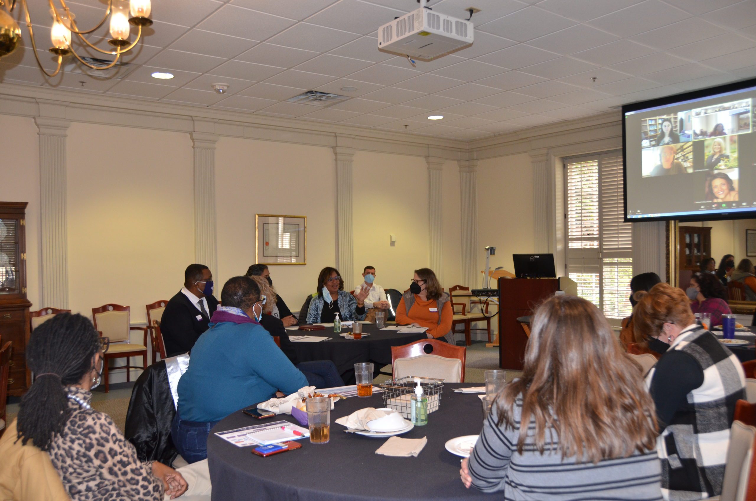 First Year at Furman members gather for a Discovery Series seminar.