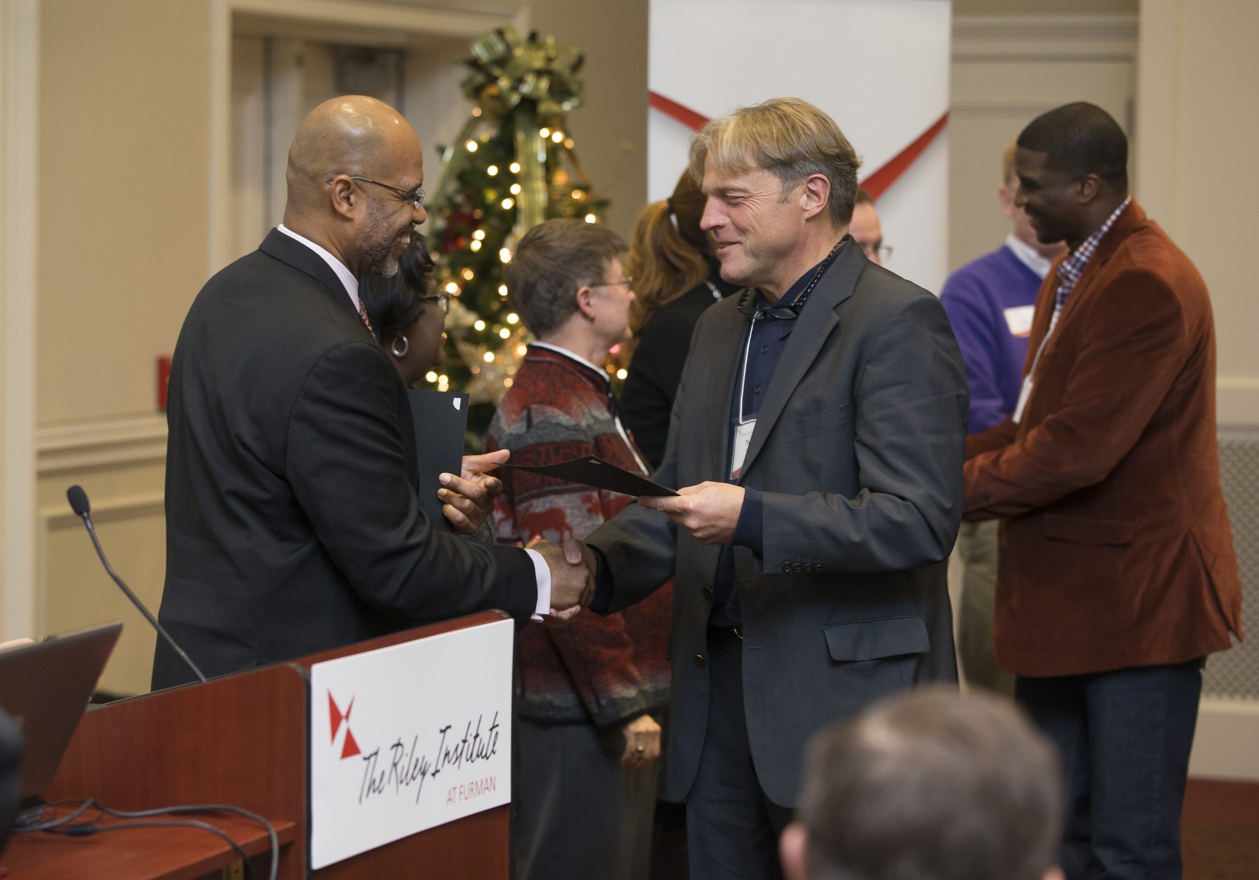 Thomas Bonn receiving his Riley Fellow certificate
