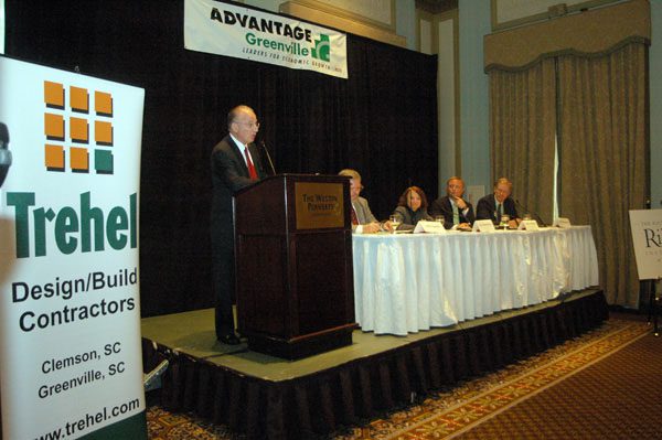 Pieter Bottelier moderating the panel discussion