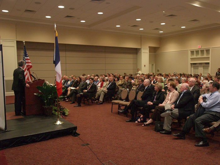 Ambassador Levitte addressing a large crowd of students & community members