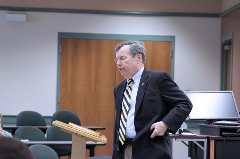 Dr. Musil lectures to Furman political science students