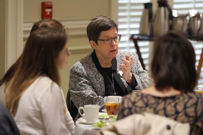 Beth Niblock ’82 speaking with student scholars