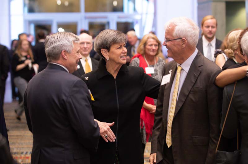 Paula Harper Bethea greeting Hayne Hipp, 2016 Civic Award Winner
