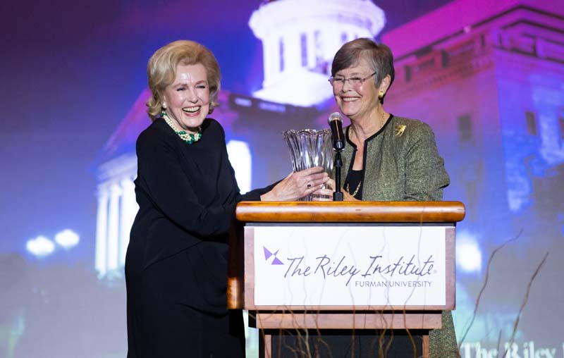 Minor Mickel Shaw presenting the award to Nella Barkley