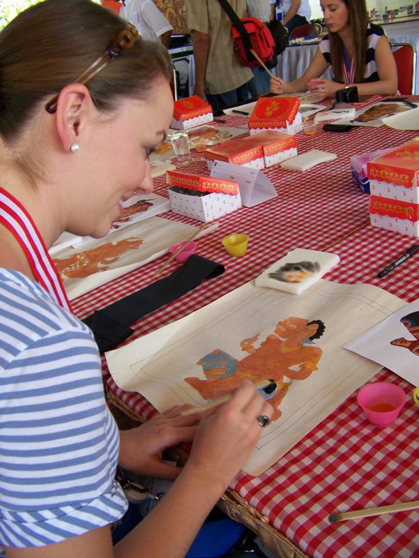 Katie during the art lesson in Kamasan Village