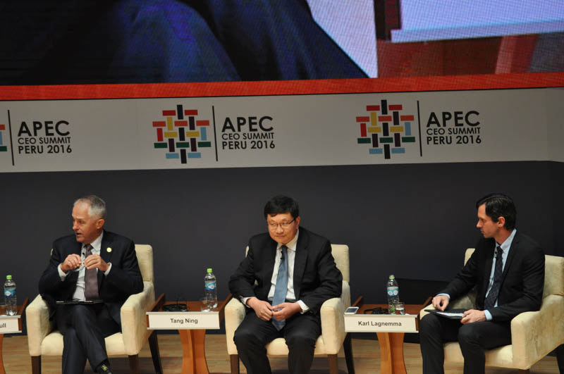 (l-r) Malcolm Turnbull, Tang Ning, Founder and CEO of CreditEase, and Karl Lagnemma, President and CEO of Nutonomy