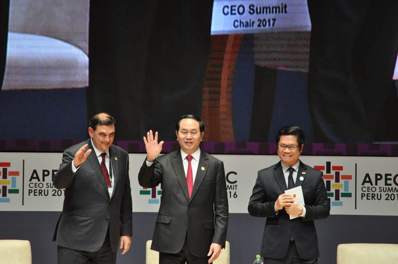President of Vietnam TranDai Quang (c)