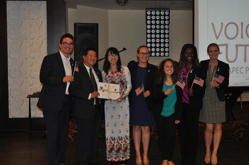 Tien Thuy Hoang with James Soh and the Furman delegates