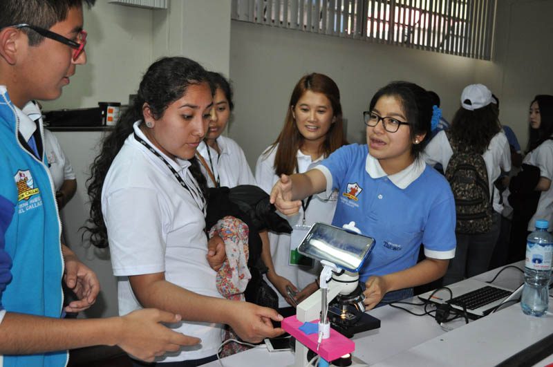 The students from the Escuela de Talentos demonstrating technology they have learned at the school