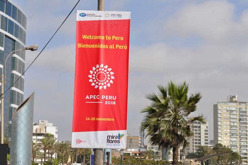 Welcome signs throughout Lima